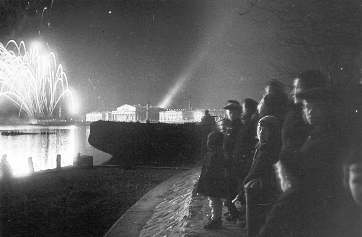 Салют снятия блокады Ленинграда 1944